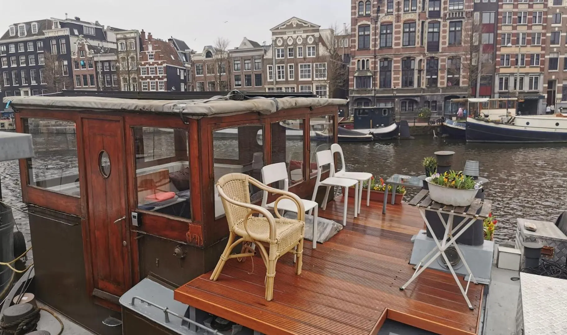 Waterloo Square River Vieuw Houseboat Amsterdam